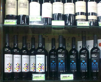 新一佳高檔進(jìn)口酒類柜臺展示區(qū)實景拍攝