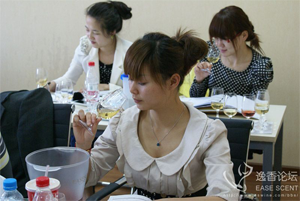 納新團(tuán)購(gòu)部經(jīng)理謝秋靈小姐
