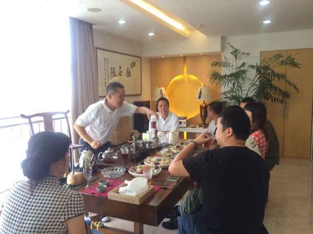 納新抽獎(jiǎng)活動(dòng)進(jìn)行時(shí)——賓客陸續(xù)到來