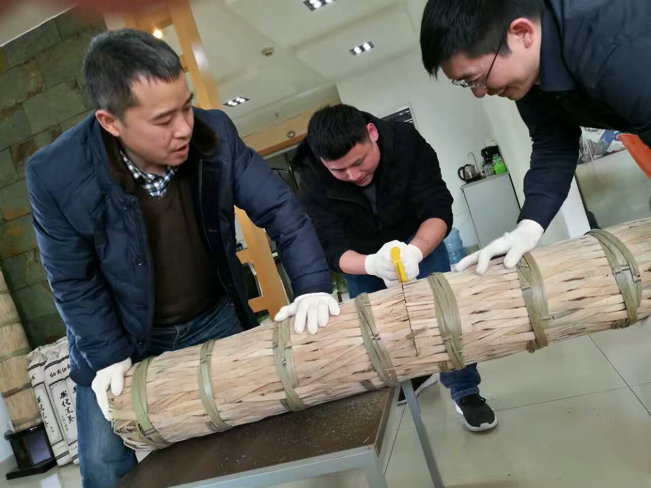 【資訊】納新黑茶系列之千兩花卷茶（2016）今天開刀問宰