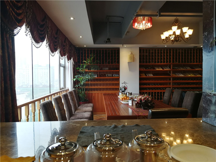 品茶品酒 老友相聚會