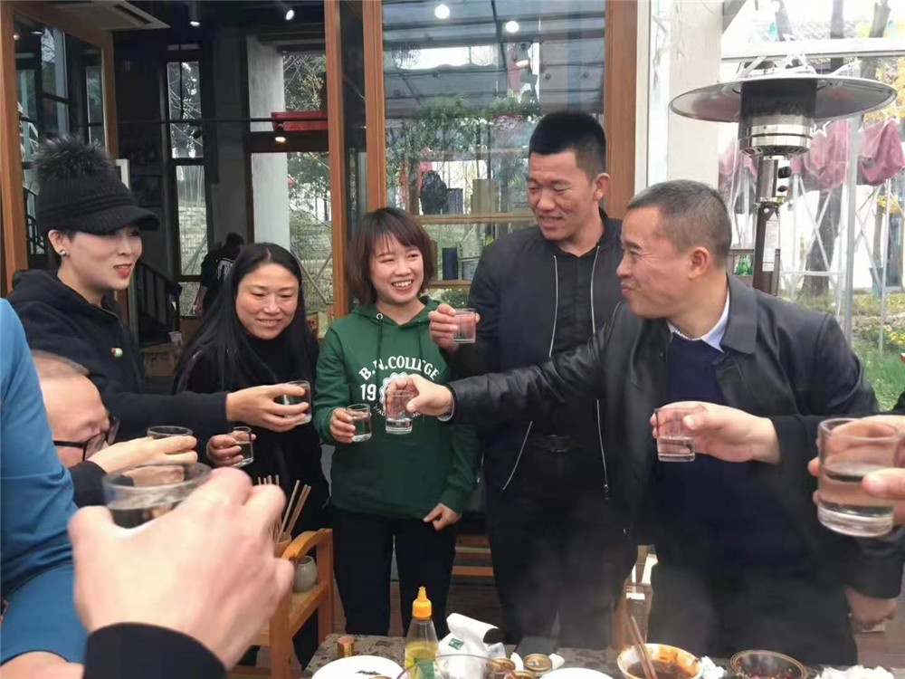 【納新?成都答謝會(huì)】給成都優(yōu)秀經(jīng)銷商頒獎(jiǎng)