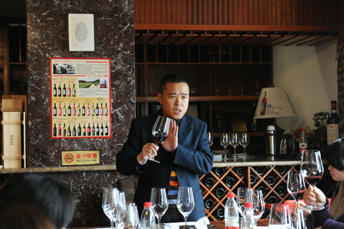 納新紅酒總經(jīng)理龐驚宇