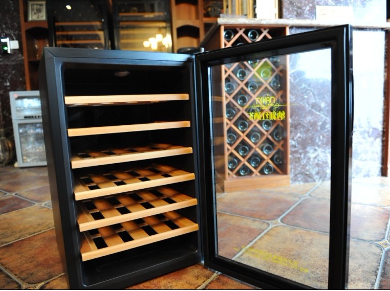 納新恒溫酒柜內(nèi)部圖